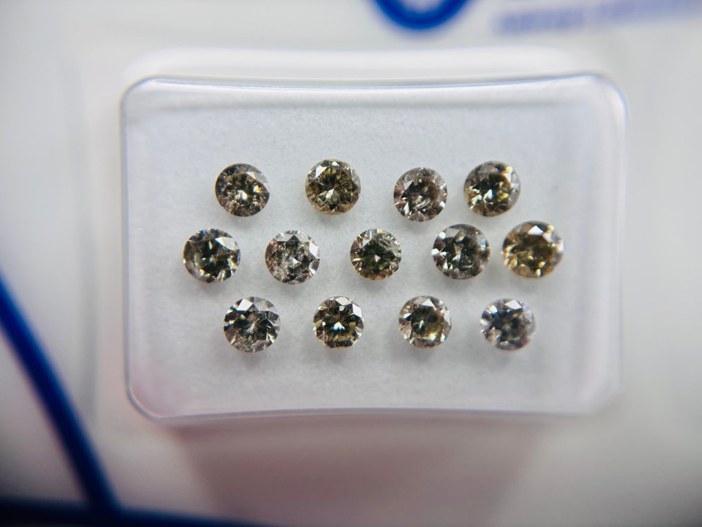 13 pcs Diamond  (Natural coloured)  - 0.94 ct - Round - Light Mixed colours - SI1, I2 - Antwerp Laboratory for Gemstone Testing (ALGT) - Chameleon #2.1