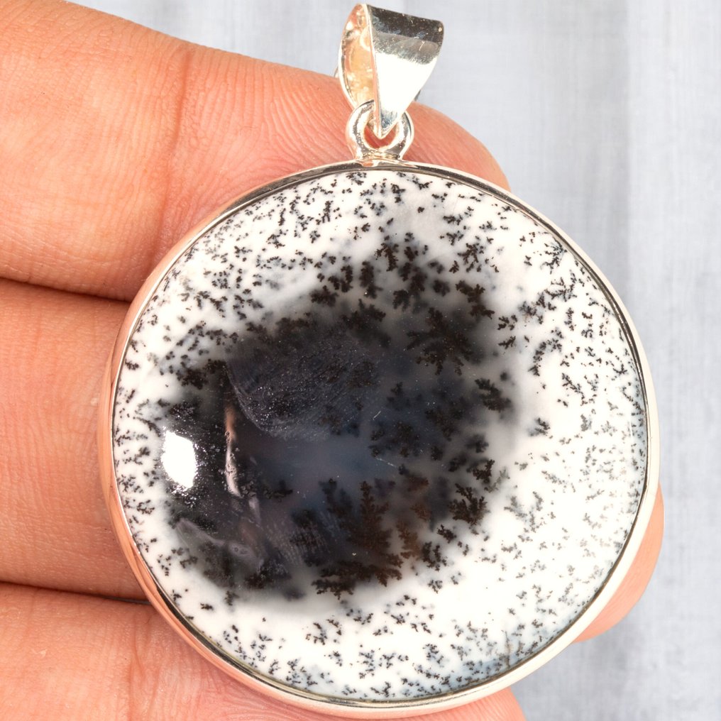 Opál Dendritikus - Egyensúlyozza a Yin és Yang energiáit. Lenyűgöző Merlinite - A 'Mago Merlino' kő - Magasság: 50 mm - Szélesség: 38.5 mm- 18 g #1.0