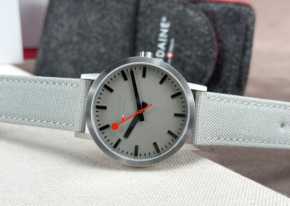 Mondaine - Classic Grey - χωρίς τιμή ασφαλείας - A660.30360.80SBH - Άνδρες - 2020+  #2.1