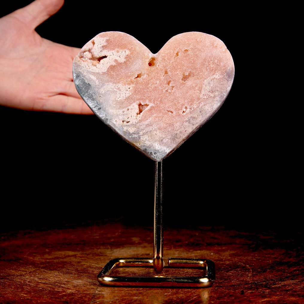 A Rose Amethyst Carving Heart - Height: 166 mm - Width: 111 mm- 447 g #1.0