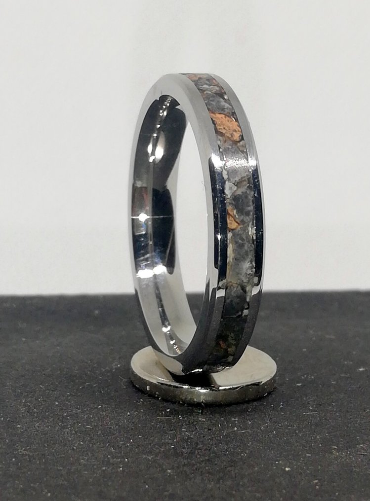 RING of Moon NWA 10203 Size 20 mm Achondrite Meteorite 3 g auction online Catawiki