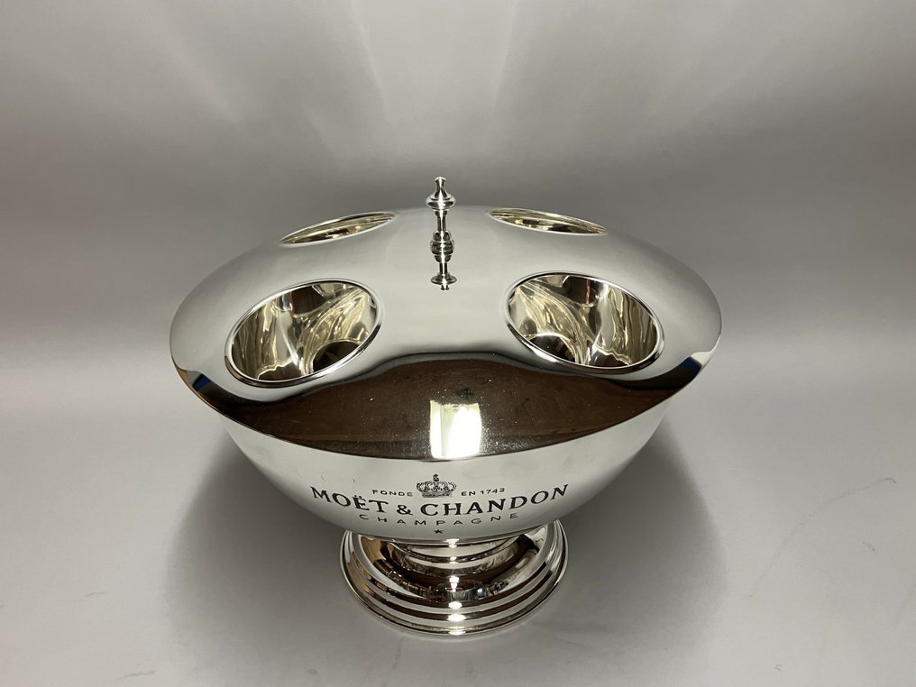 Moët Chandon Champagne cooler Silver Plated for four till seven