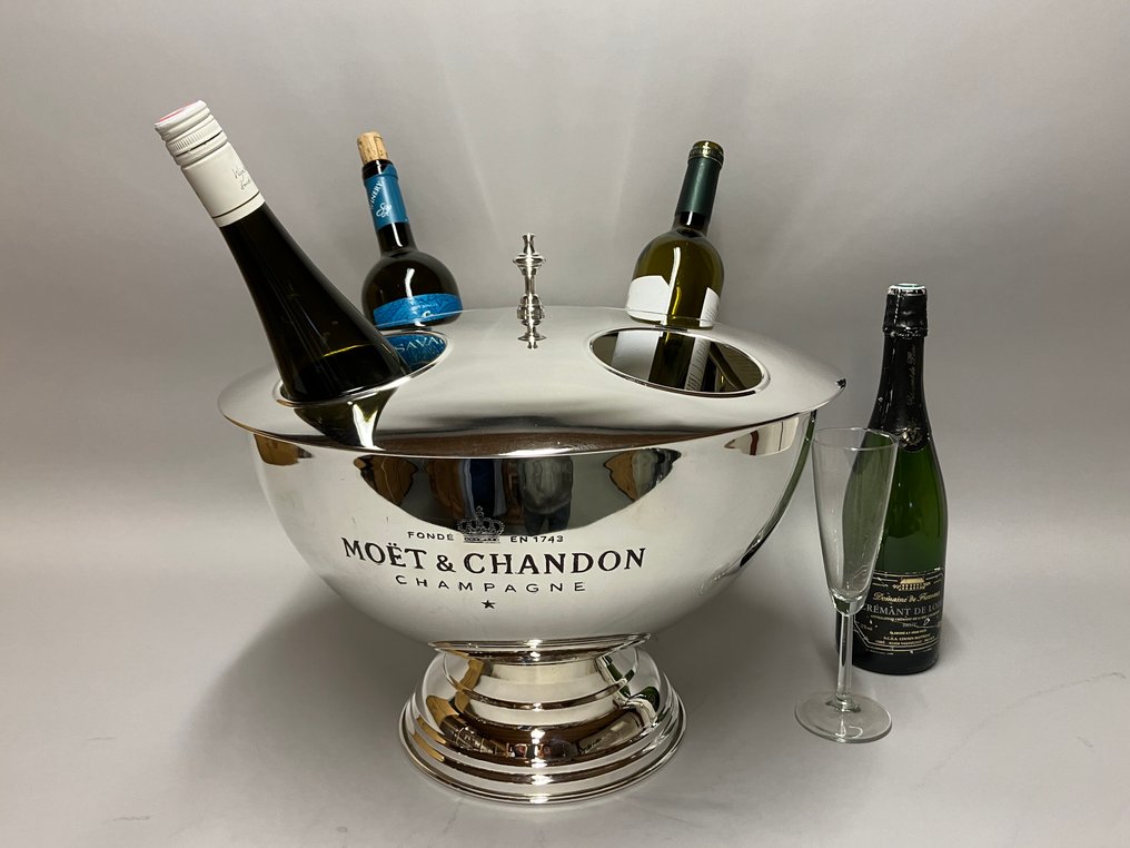 Moët Chandon Champagne cooler Silver Plated for four till seven