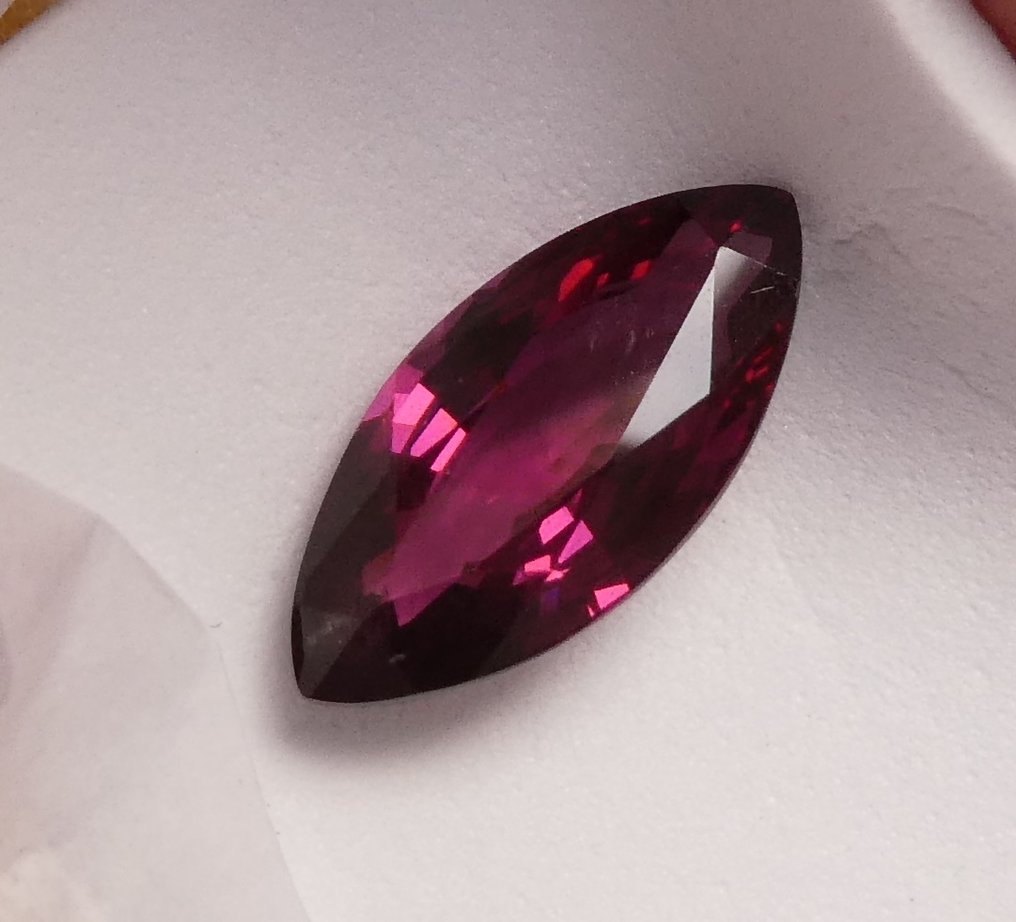 Rhodolite - 4.16 ct - Instituto Gemólogico Español (IGE) #3.2