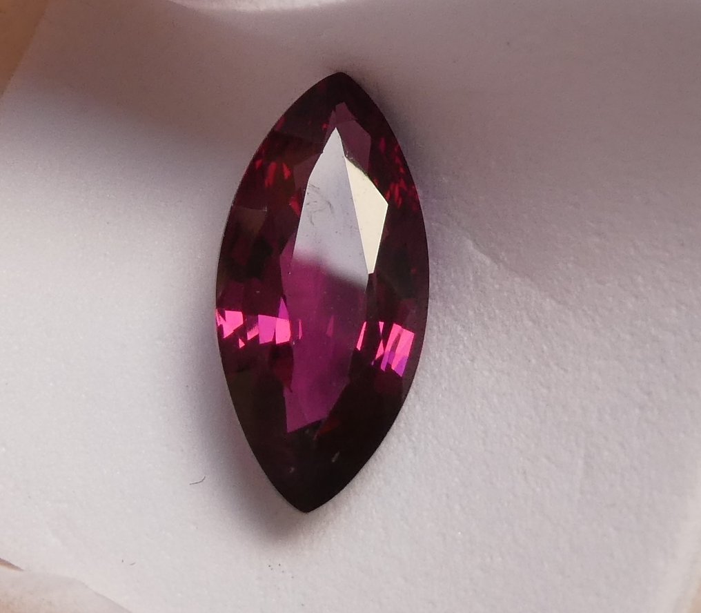 Rhodolite - 4.16 ct - Instituto Gemólogico Español (IGE) #2.1
