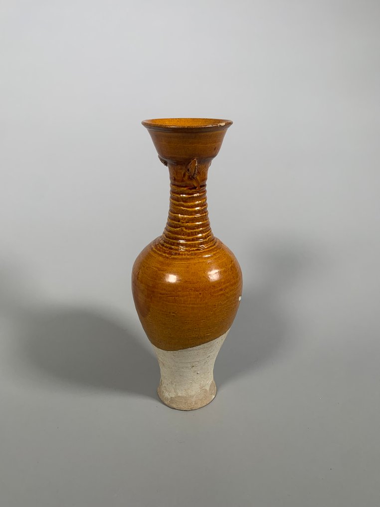 Ancient Chinese - Liao Dynasty, Brown glazed High Vase - H: 32cm. circa 916 - 1125 A.D. Vase - 32 cm #1.0