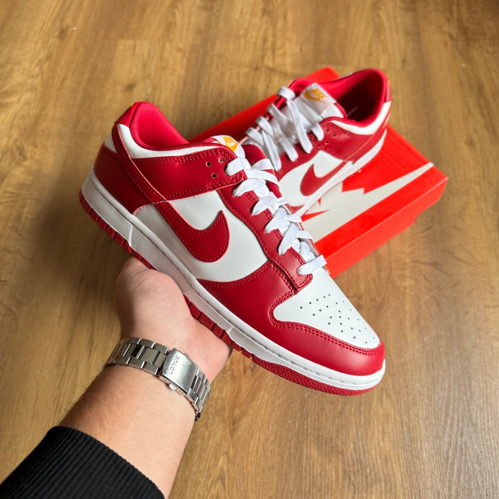 Chaussure nike avec etiquette rouge top