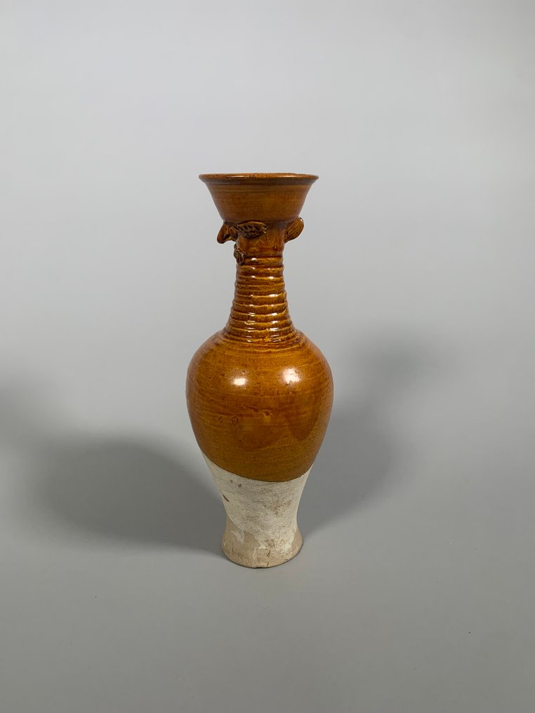 Ancient Chinese - Liao Dynasty, Brown glazed High Vase - H: 32cm. circa 916 - 1125 A.D. Vase - 32 cm #1.0