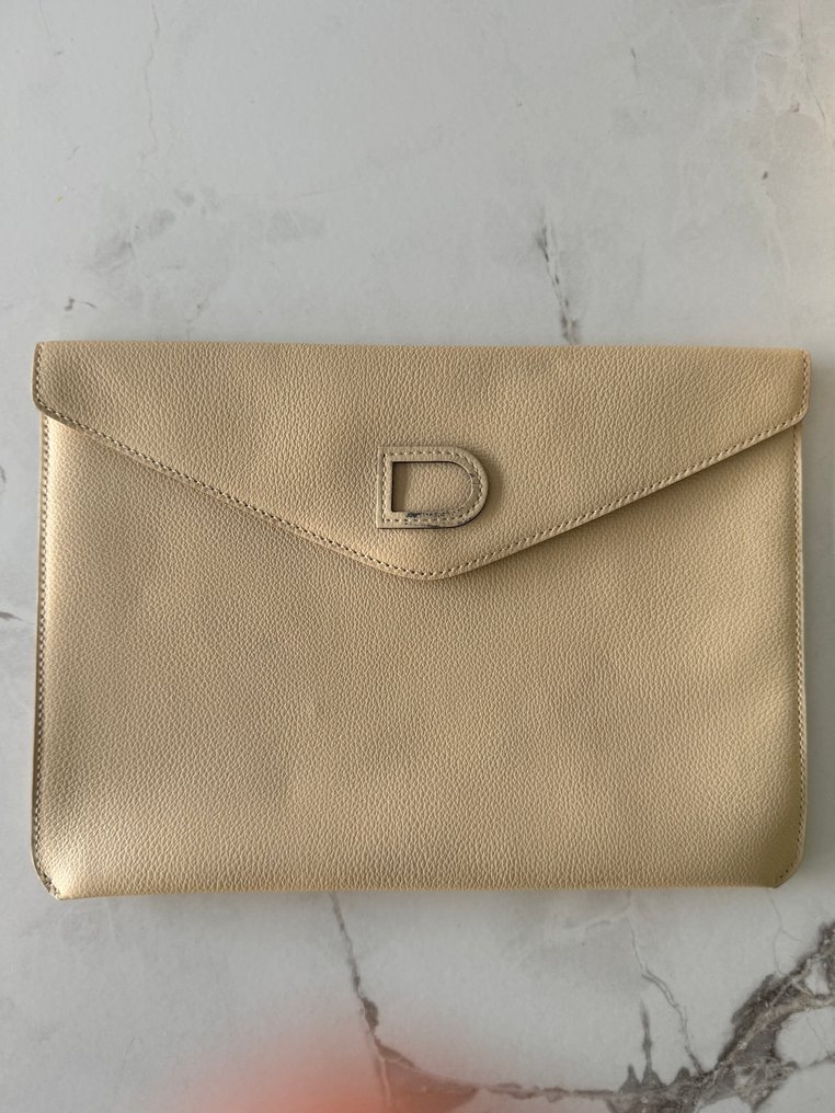 Delvaux clutch discount