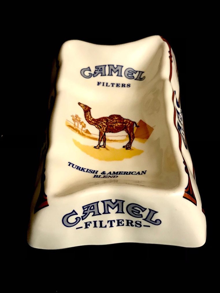 Camel  - R.J. Reynolds Tobacco Company - Sin precio de reserva - Ashtray - CAMEL large bakelite ashtray . A very interesting , unusual, vintage , Circa 1960’s , original, - Bakelite - Original first model  #1.0