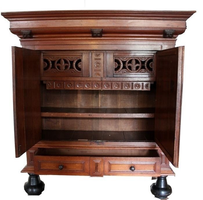 Ντουλάπι - Όμορφο κομοδίνο με ενδιαφέρον εσωτερικό - ελάτη και καρυδιά #1.0