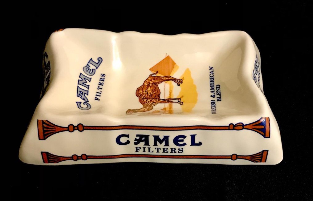 Camel  - R.J. Reynolds Tobacco Company - Sin precio de reserva - Ashtray - CAMEL large bakelite ashtray . A very interesting , unusual, vintage , Circa 1960’s , original, - Bakelite - Original first model  #2.1