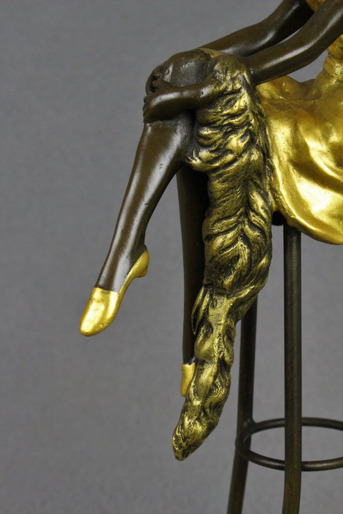 after Chiparus - 雕刻, Lady at the Bar - 1 kg - 28 cm - 铜鎏金 #2.1