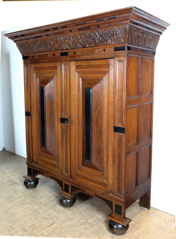 Ντουλάπι - Στυλάτος συρτάρι μαξιλαριών - Ολλανδική Αναγέννηση περίπου το 1650. - Ξυλεία ελάτης, καρυδιά και μαυρισμένο ξύλο. #2.1