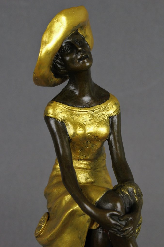 after Chiparus - 雕刻, Lady at the Bar - 1 kg - 28 cm - 铜鎏金 #4.3