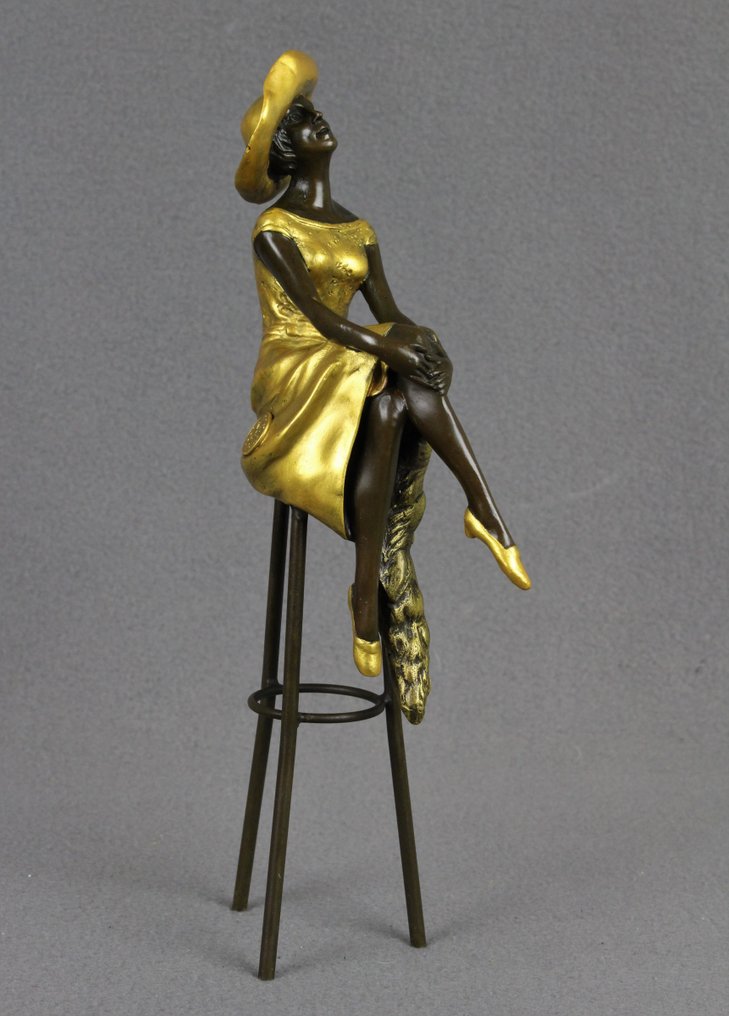 after Chiparus - 雕刻, Lady at the Bar - 1 kg - 28 cm - 铜鎏金 #3.2