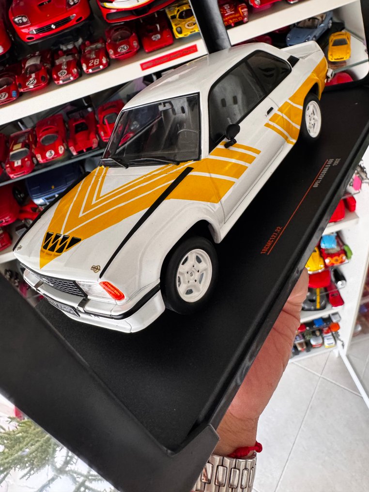IXO 1:18 - 模型汽车 - Opel Ascona B 400 - Modelo Raro - 建造年份1982 #1.0