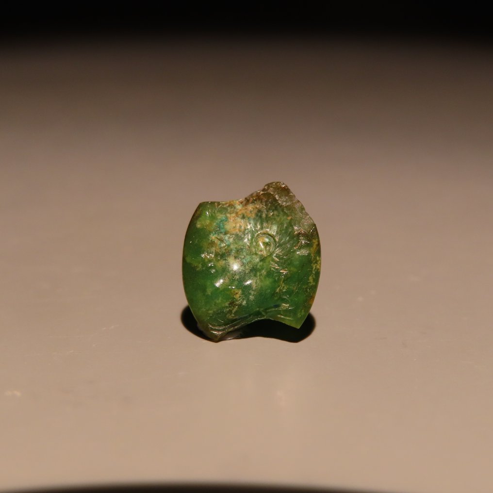 古羅馬 翡翠 带有皇帝Diadumenian肖像的凹雕。公元1至3世纪。高1.1厘米。 #1.0