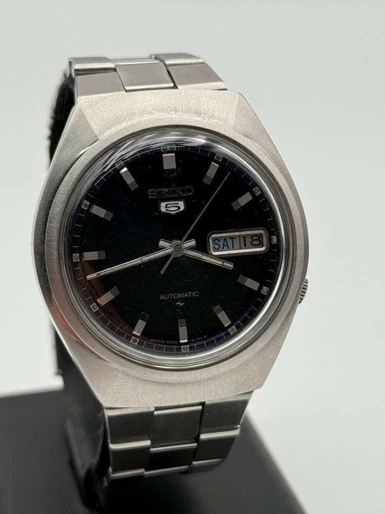 Seiko 5 automatic vintage No Reserve Price 7009 8100 Unisex 1980 1989 auction online Catawiki
