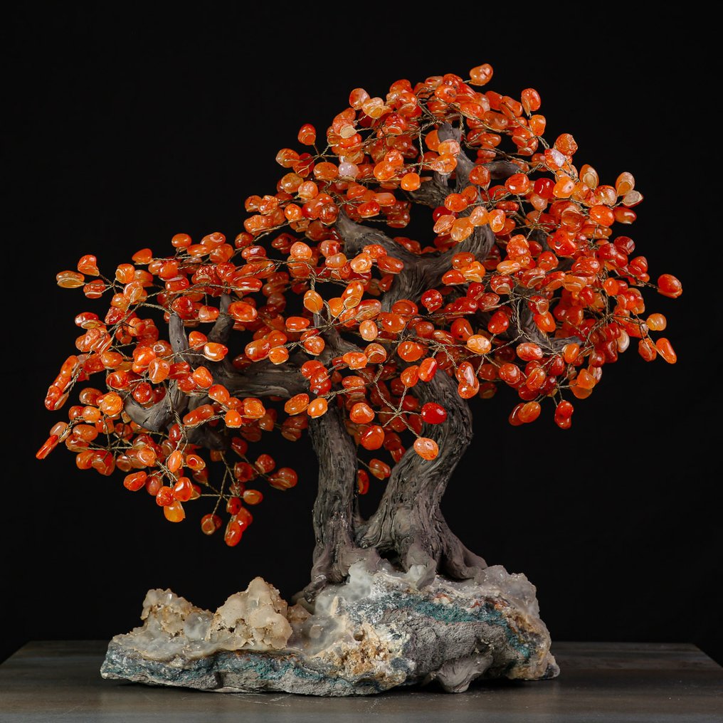 En eksklusiv samling af unikke og raffinerede stykker. Livets træ i karneol: Et symbol på forbindelse og levende elegance. - Højde: 500 mm - Bredde: 480 mm- 10502 g #3.2