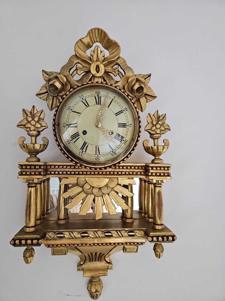 Orologio da tavolo o da parete Legno con sopra uno strato dorato 1950 1960 Orologio del cartello svedese Catawiki
