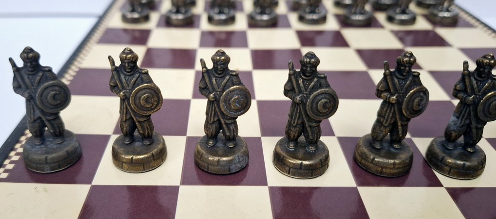 Chess set - "Reconquista" Cristianos Y Musulmanes - Metal #4.3
