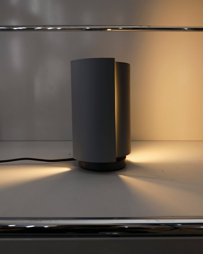 Charlotte Perriand - Lamp - Pivotante à Poser - Aluminium, Staal - lichtgrijs #1.0