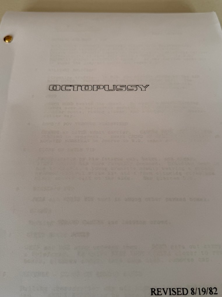 James Bond 007: Octopussy - Roger Moore, Maud Adams, Kristina Wayborn, Ian fleming - MGM #1.0