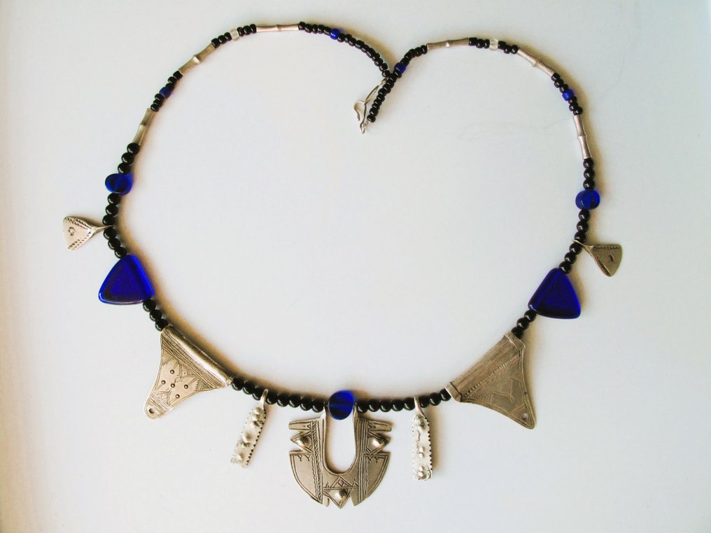 Silver glass beads Necklace Tuareg Niger auction online Catawiki