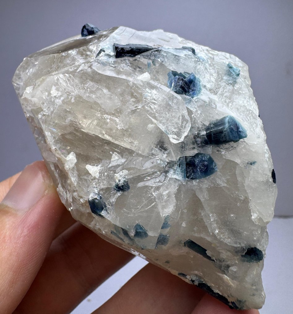 Amazing dark blue Indicolite Tourmaline Crystal - Height: 64 mm - Width: 54 mm- 208 g - (1) #3.2