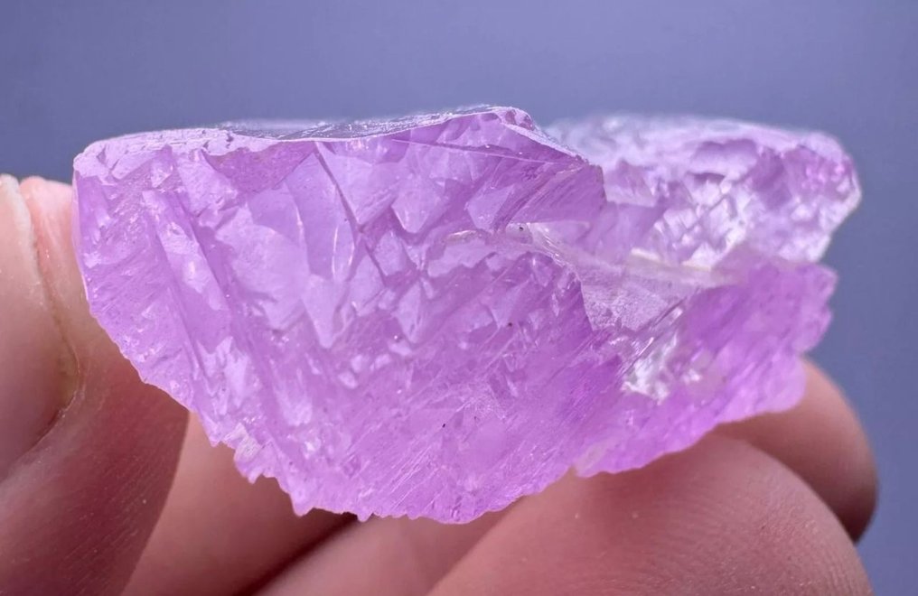 Wow!! Fluorescent natural etched pink Kunzite crystal Crystal - Height: 82 mm - Width: 15 mm- 62 g - (1) #1.0