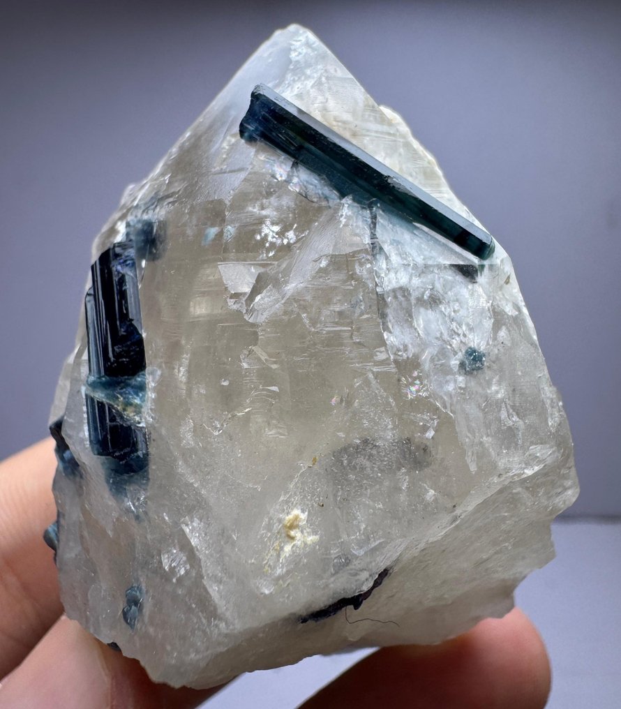 Amazing dark blue Indicolite Tourmaline Crystal - Height: 64 mm - Width: 54 mm- 208 g - (1) #1.0