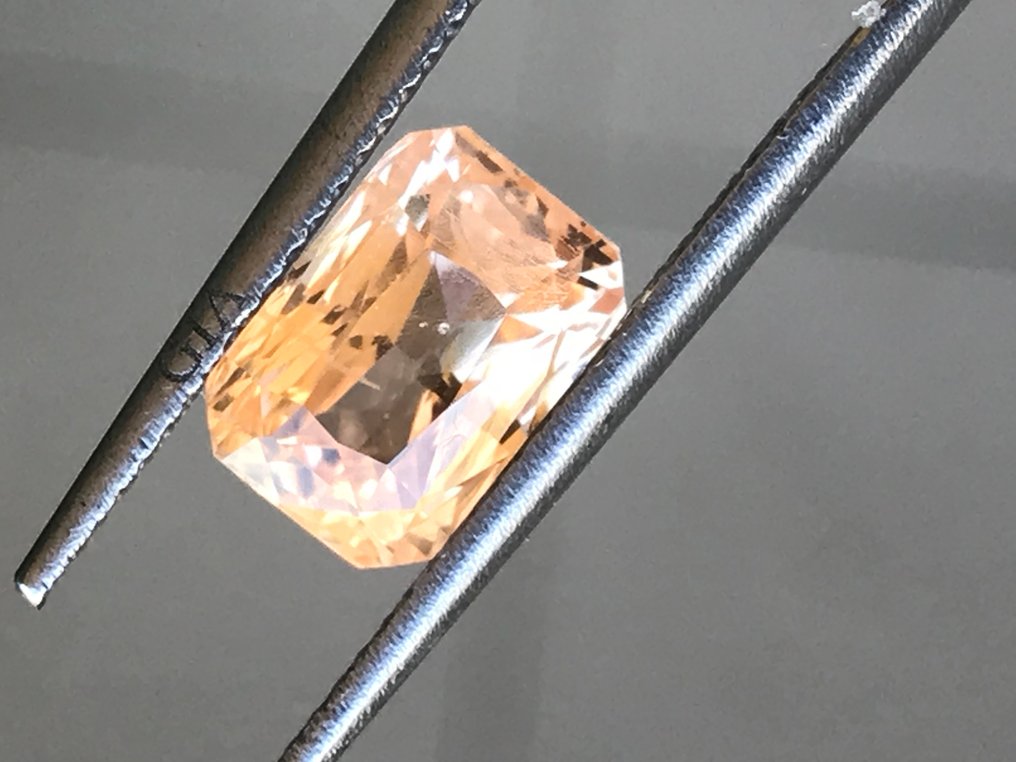 1 pcs  Portocaliu Safir  - 3.24 ct - GIA (Institutul gemologic din SUA) #3.2