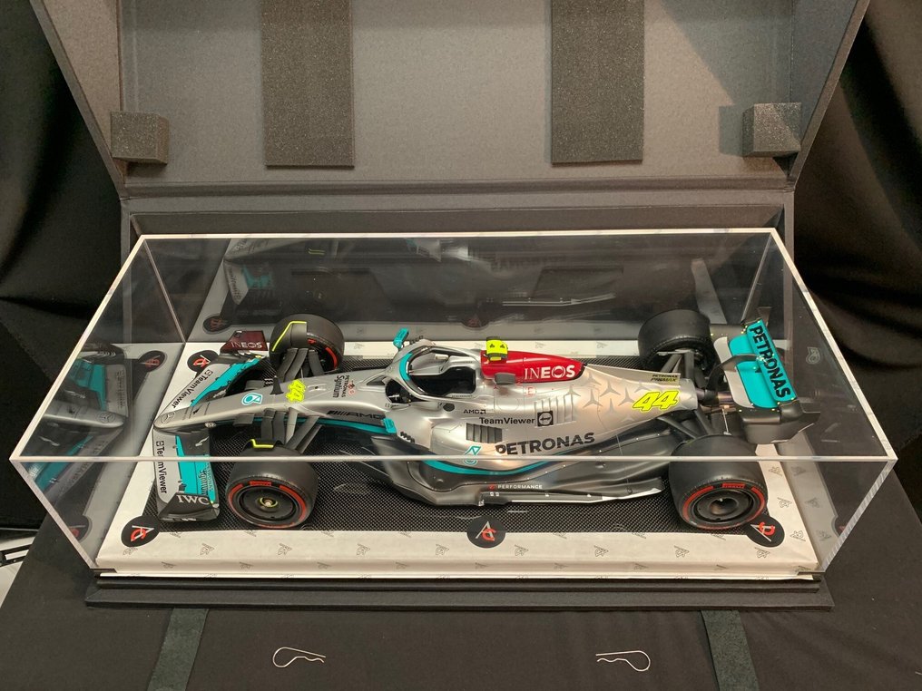 Mercedes Benz AMG - 刘易斯·汉密尔顿 - 2022 - 1/8比例模型车  #1.0