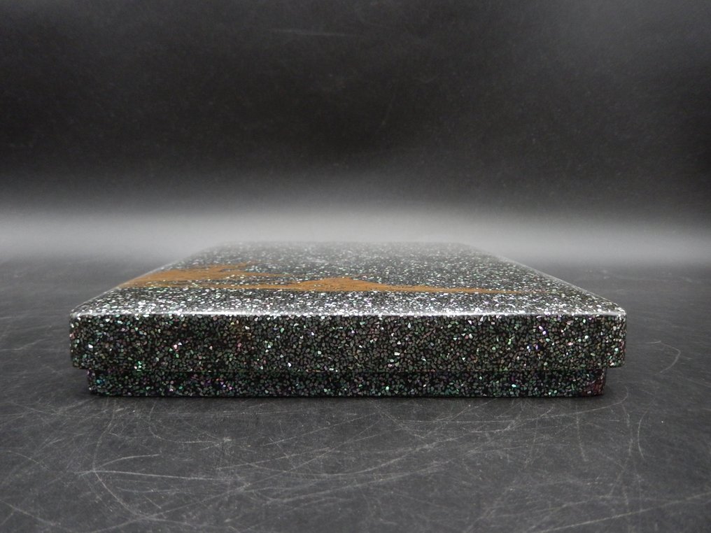 Kasten - Edo-Periode, Holzlackbeschichtung, Perlmuttlandschaft mit Goldlack, Innen-Schalenfinish. - Holz, Lack | Perlmutt #1.0