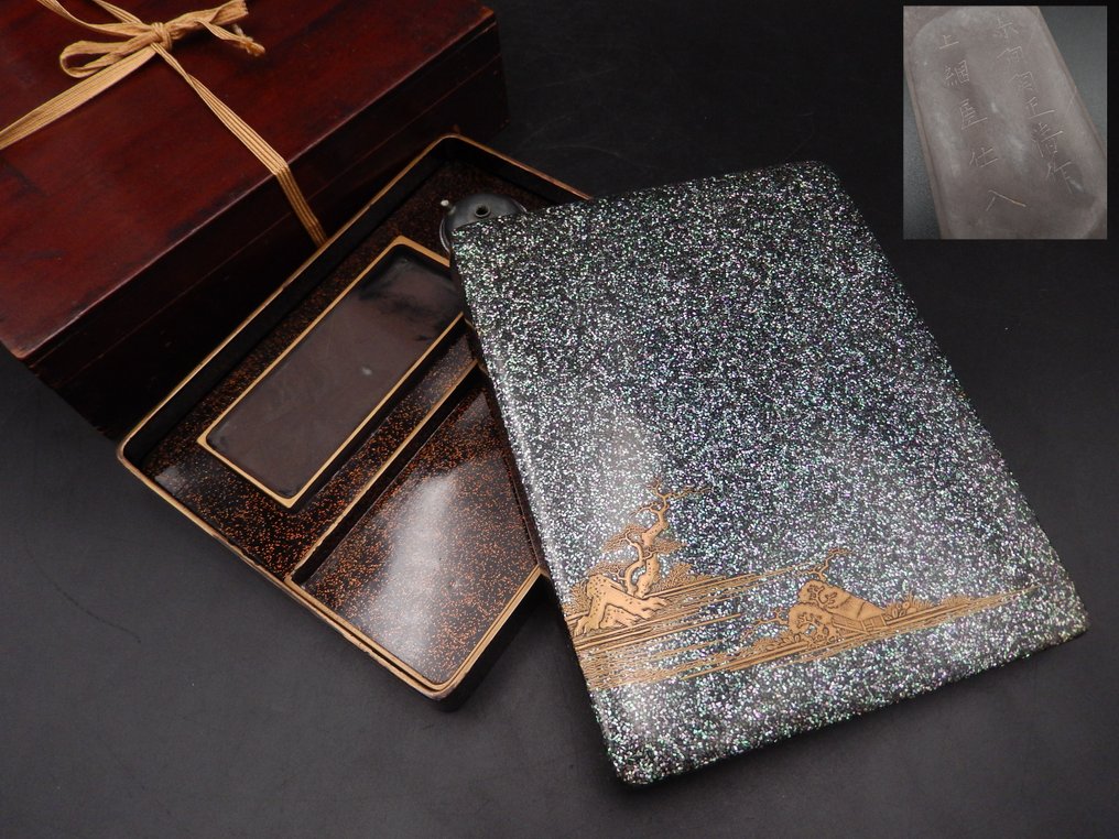 Kasten - Edo-Periode, Holzlackbeschichtung, Perlmuttlandschaft mit Goldlack, Innen-Schalenfinish. - Holz, Lack | Perlmutt #1.0