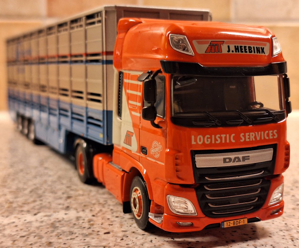 WSI 1:50 - Φορτηγό μοντελισμού - DAF XF106 Super Space Cab - Τρέικερ με ρυμουλκούμενο #1.0