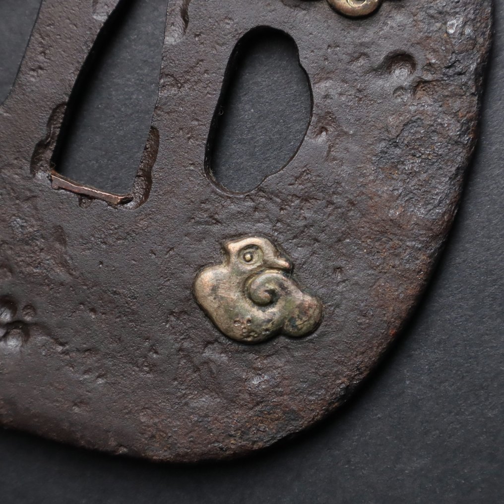 Myochin Munechika (明珍宗親) - Guarda de espada com incrustação de latão Phoenix e Plover (162g) - Período Edo (1600 1868) #4.3
