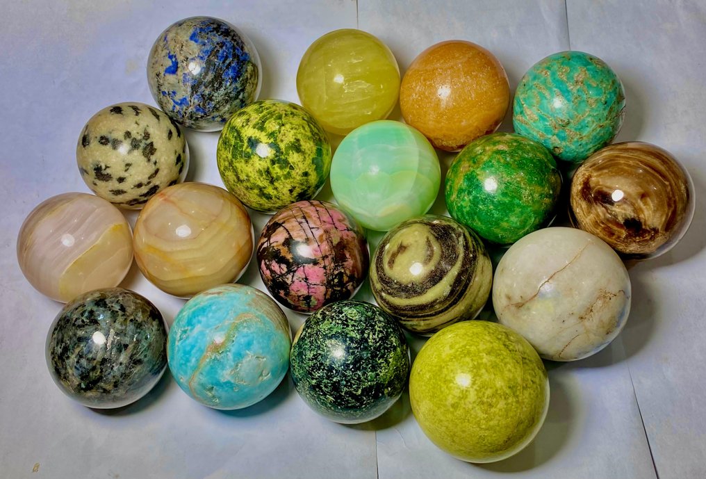 Colecție de 18 minerale diferite Sferă - Înălțime: 30 mm - Lățime: 30 mi- 3600 g - (18) #1.0