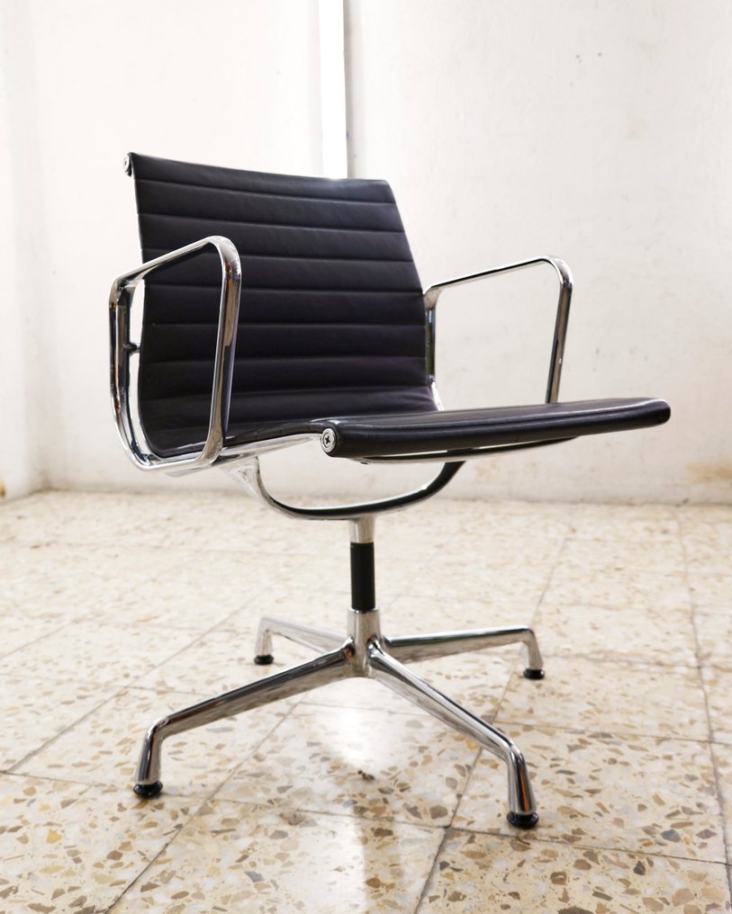 Vitra - Charles Eames, Ray Eames - Καρέκλα γραφείου (2) - EA108 - Δέρμα, Αλουμίνιο - Ομάδα 2 από 2 #2.1