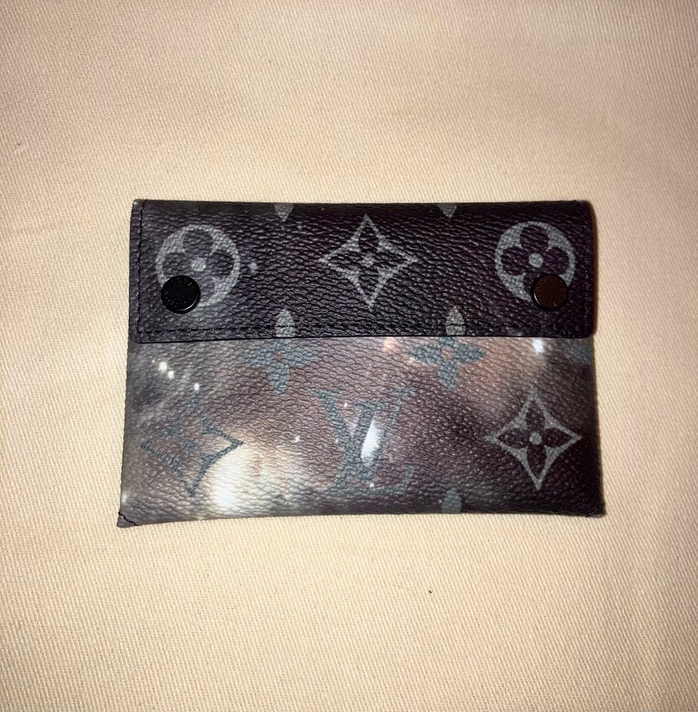 Louis Vuitton Pochette Galaxy MM Card holder auction online Catawiki