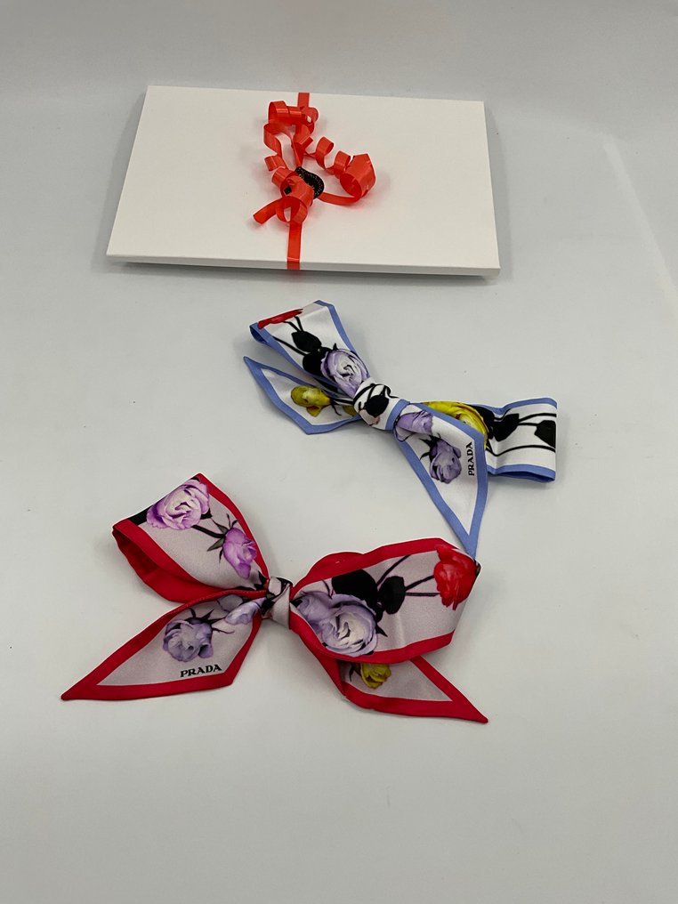 Prada - LOT  de 2 TWILLYS  PRADA /sans étiquette - 圍巾 #1.0