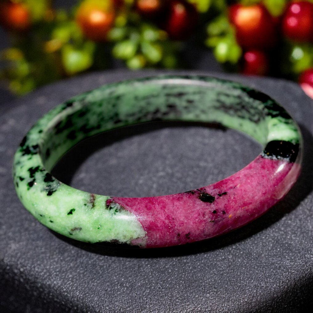 - Μοναδικά χειροποίητα κοσμήματα. - Ruby - Βραχιόλι με στεφάνη από ολόκληρο Ruby και Zoisite - Ύψος: 72 mm - Πλάτος: 72 mm- 54 g #3.2