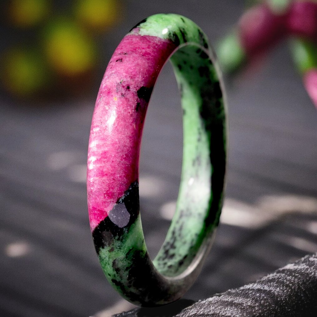 - Μοναδικά χειροποίητα κοσμήματα. - Ruby - Βραχιόλι με στεφάνη από ολόκληρο Ruby και Zoisite - Ύψος: 72 mm - Πλάτος: 72 mm- 54 g #4.3