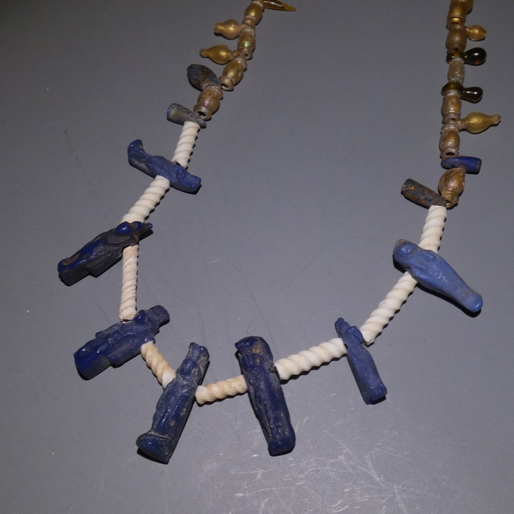 古埃及 Faience, 玻璃 带有神符的项链。长44厘米。晚期，公元前664年至公元前332年。 #3.2