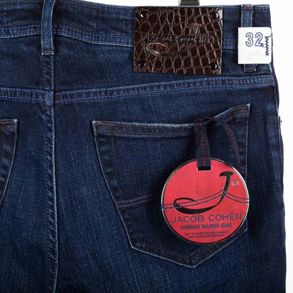 32 - Jacob Cohen - CROCODILE PATCH - J688 C COMF - Jeans - New with tags -  auction online Catawiki