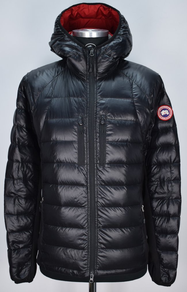 Canada Goose 2703M Men s Hybridge Lite Hoody Down jacket auction online Catawiki