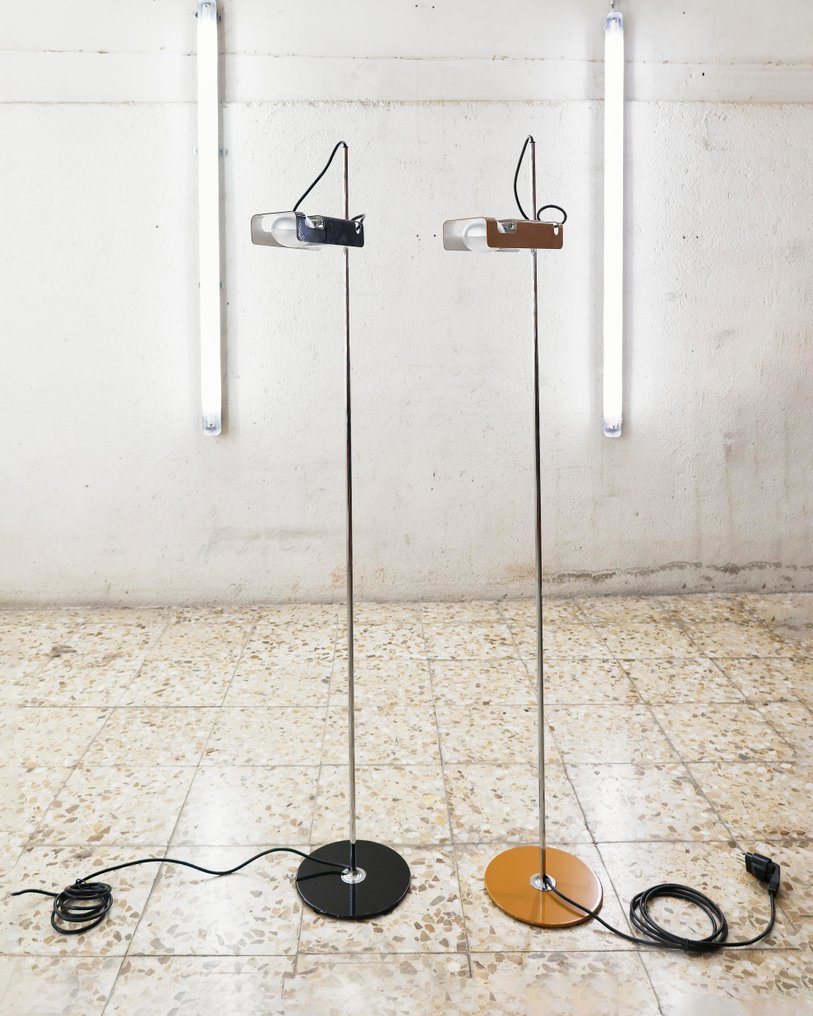 Oluce - Joe Colombo - Gulvlampe - Edderkopp - Metall, Aluminium - VELG DIN FARGE #1.0