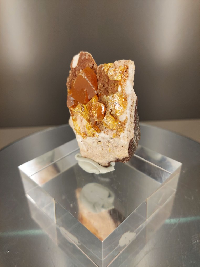 Wulfenite Crystals on matrix - Height: 5 cm - Width: 4 cm- 44 g #3.2