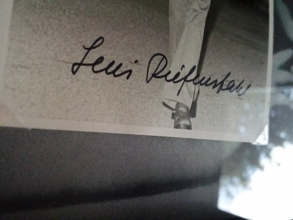 Leni Riefenstahl - Self-portrait, handsigned + handwritten document addressed to H. Tischendorf / Munich / 1972 - 1972 #4.3